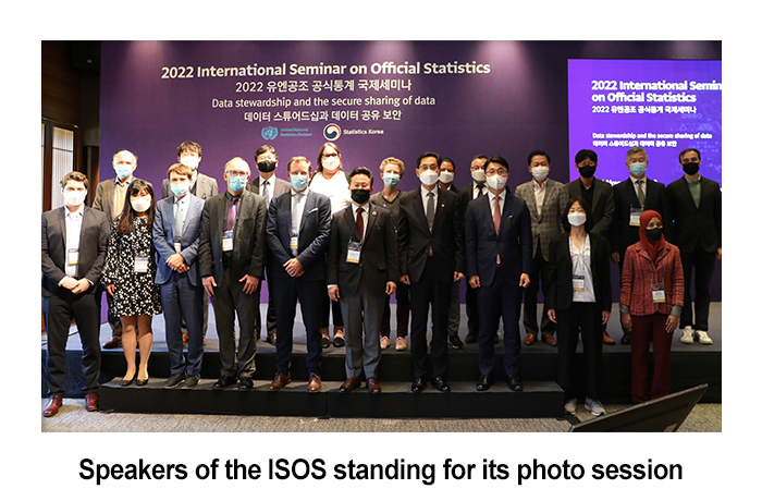 Speakers of the ISOS standing for its photo session